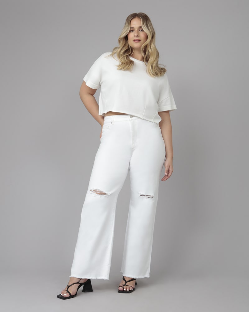 Front of a model wearing a size 33 Women's MILAN-WHT High Rise Wide Leg Jeans in White by LOLA JEANS. | dia_product_style_image_id:321928